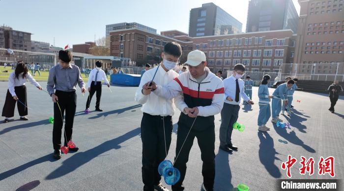 抖空竹、练书法 两岸师生北京触发文化共鸣