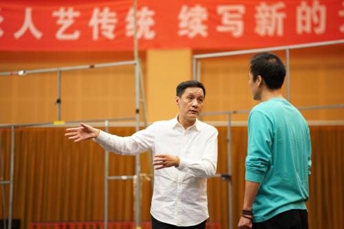 冯远征：让年轻人站到舞台中央