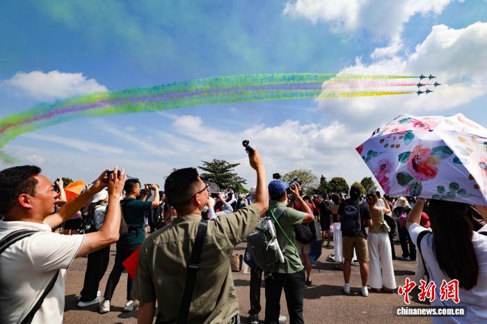 中国空军八一飞行表演队第十届新加坡航展飞行表演圆满收官