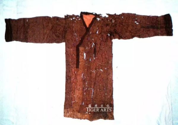 荆州纪行之四 从江陵楚墓到全球视野 ——战国袍如何成为湖北第一文化IP